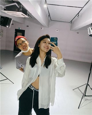 秀英上传性感透黑Bra独舞  郑敬淏留言放闪被催婚