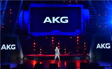 AKG特邀嘉宾吴莫愁现场倾情献唱