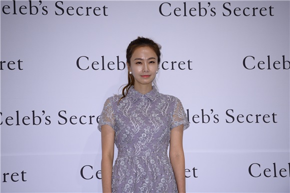 墨镜与西装美男对决 河正宇、T.O.P领衔助阵品牌上市活动
