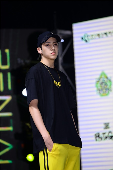 CUBE新人男团PENTAGON举办出道Showcase
