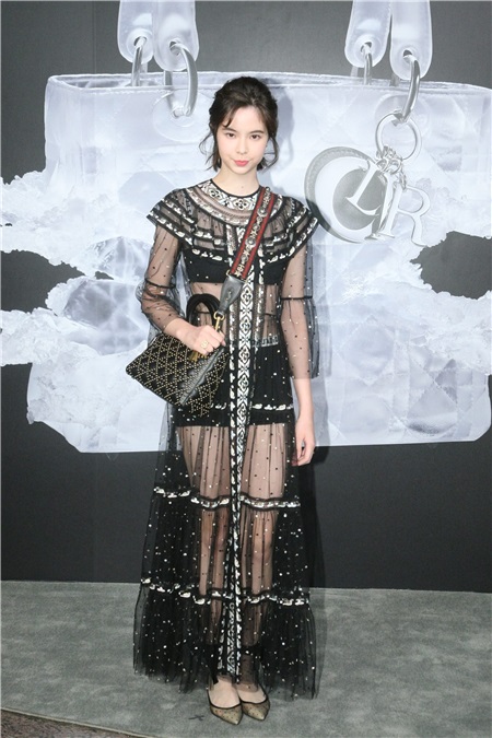 徐熙娣、吴慷仁、锦荣出席艺术展览开幕酒会
