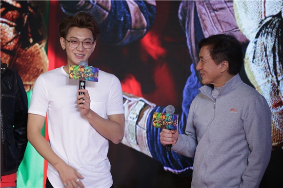 《铁道飞虎》提档12.23 成龙大哥cos黄子韬零下18度唱rap