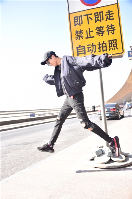 天娱四快男今日抵达洛杉矶 心态自在将出席颁奖礼
