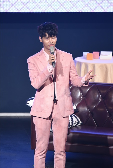 韩团VIXX队长N举办粉丝见面会