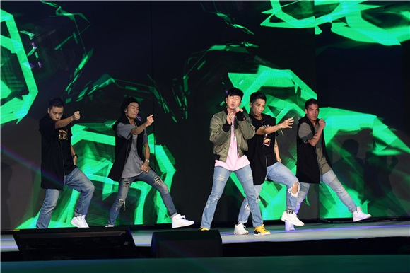 林俊杰想坐时光机穿越 娱乐圈赛车手又添新人