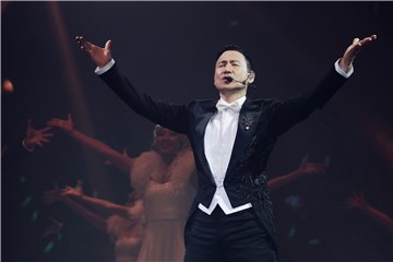 张学友在台北小巨蛋开唱 五十多岁的他载歌载舞唱嗨全场