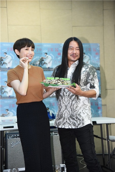 魏如萱为演唱会练团 乱弹阿翔探班打气