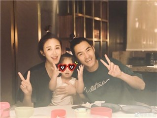 张歆艺为袁弘庆生 一家人扎同款“揪揪”