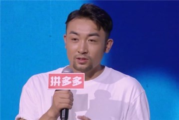 一号男嘉宾现场表演唱歌