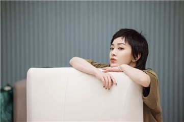 郭采洁《乘风破浪》一公成团做《自己》  台上神秘台下直率反差萌