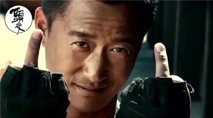 战狼2中的这个细节让人想起了黄晓明，和吴京一样像个军人！