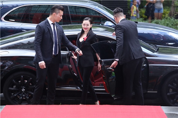小S出席Giorgio Armani气势女王见面会