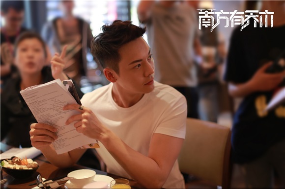 陈伟霆《南方有乔木》罕见新人设 酒窖哭戏展现虐心演技