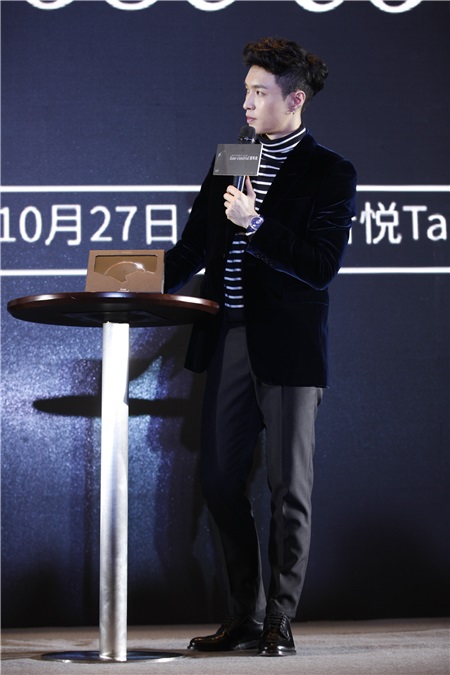 张艺兴发首张个人专辑 喜欢可依靠的女生
