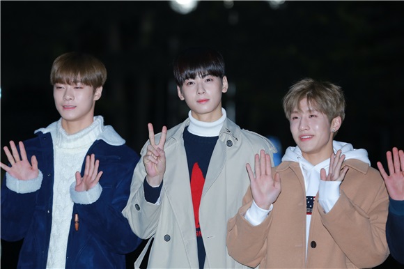 男团Seventeen、 ASTRO、 B1A4等前往KBS电视台参加《音乐银行》彩排