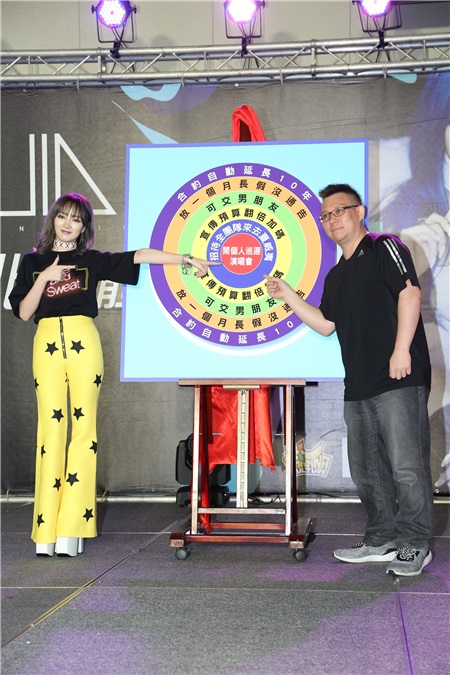 孟佳出席媒体见面会
