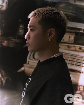 NICKTHEREAL周汤豪演唱会与粉丝约定「白趴」Dress Code，周汤豪身兼设计总监合作好命设计周边！