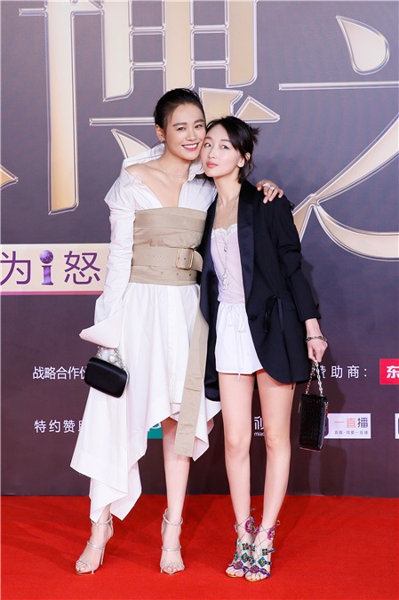 小黄鸭&海绵宝宝!周冬雨马思纯微博之夜再同台