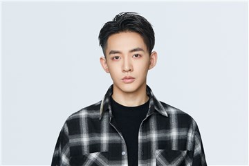 网剧《遇龙》杀青 演员邓为首演古装片场收获满满