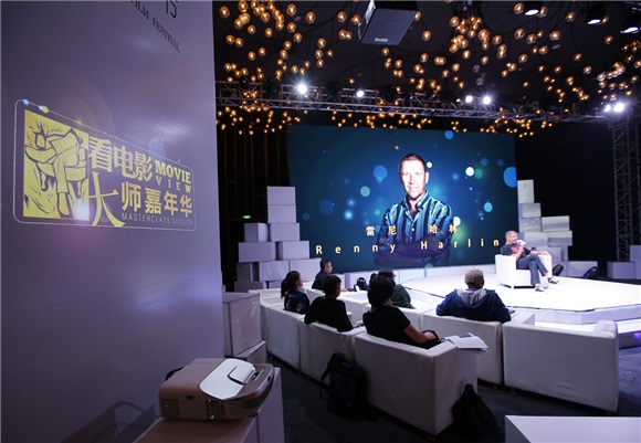 《看电影》大师嘉年华隆重举办 大师新导畅聊电影