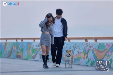 郭航小诗江边漫步甜煞众人，咪咕视频《迟到的恋人》阿sa直呼邹怀宇“好会”