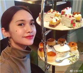 杨丞琳与李荣浩开心游英国 男友视角很甜蜜