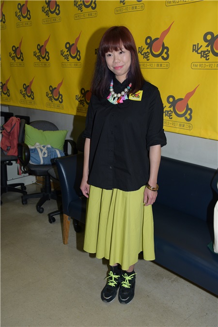 杨千嬅、林兆霞及陈逸宁为《志明与春娇》出席电台访问