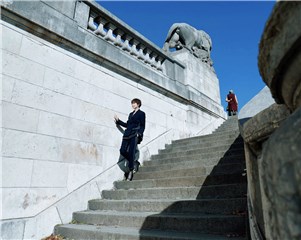主持人紫檀巴黎街拍曝光 时尚穿搭尽显大长腿