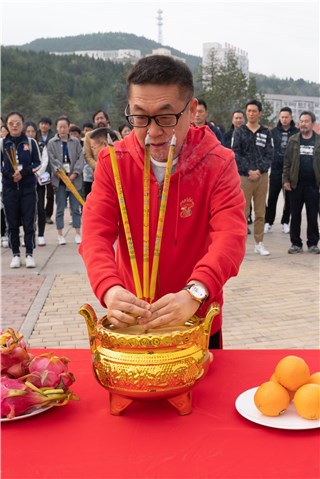 导演 车径行 照片
