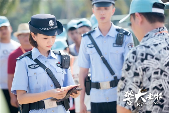 杨蓉《警犬来啦》变身麻辣警花 首合作警犬呆萌上线