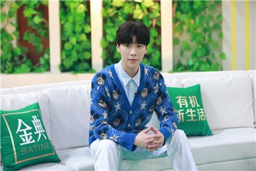 《天赐的声音》王博文获胡彦斌赞赏 《追光者》唱入人心