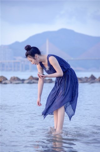 柳岩海边度假