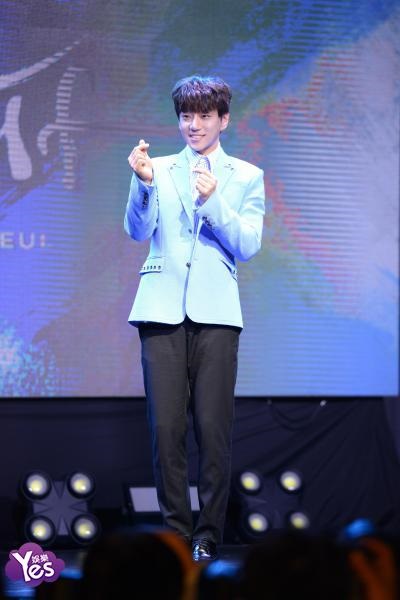 〈Yes 首尔现场〉黄致列出道首次举行个人SHOW CASE 与粉丝玩近距离互动