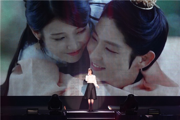 IU.李准基 IU台北演唱会