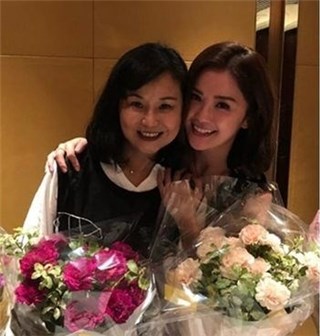 送画作当母亲节礼物   蔡卓妍被封“毕加Sa”