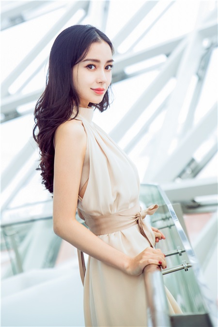 Angelababy获任首位上海推广大使 再助力环保公益