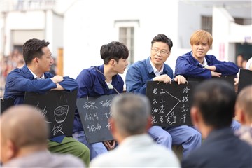 成员们等活儿