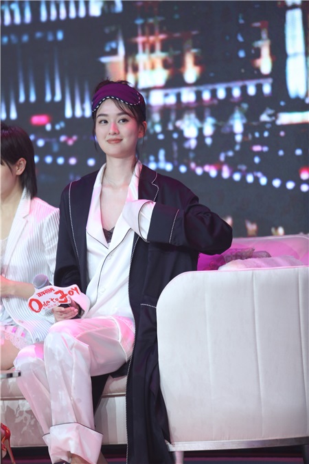 《欢乐颂》五美重聚开闺蜜趴 蒋欣刘涛王子文睡衣亮相