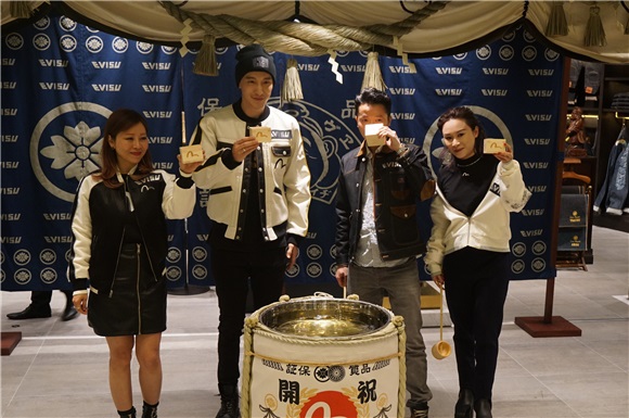 王阳明今出席日本潮牌新店开幕式