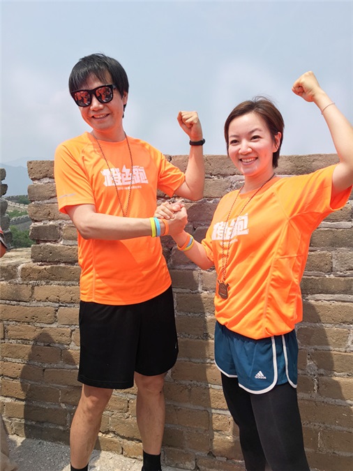 阿雅为公益热情开跑 十公里越野完赛