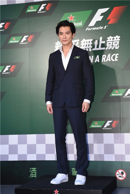 邱泽出席酒品代言记者会