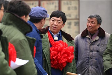 黄渤向村民请教问题