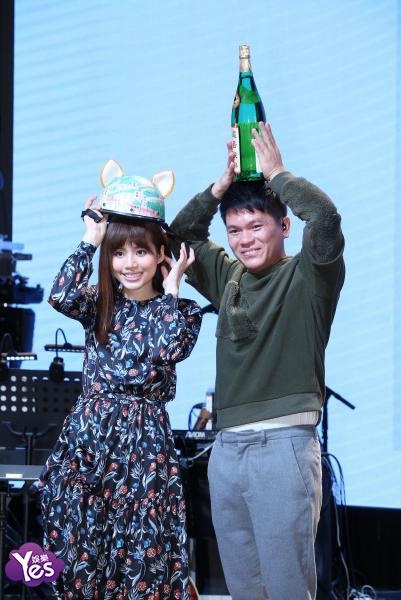 〈Yes 台北现场〉吴汶芳「我来自」演唱会彩排 舒米恩助阵同台合唱