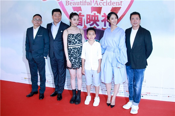 〈Yes 北京现场〉威廉弟弟首触电走心送温暖 甜馨秒变迷妹献花“表白”