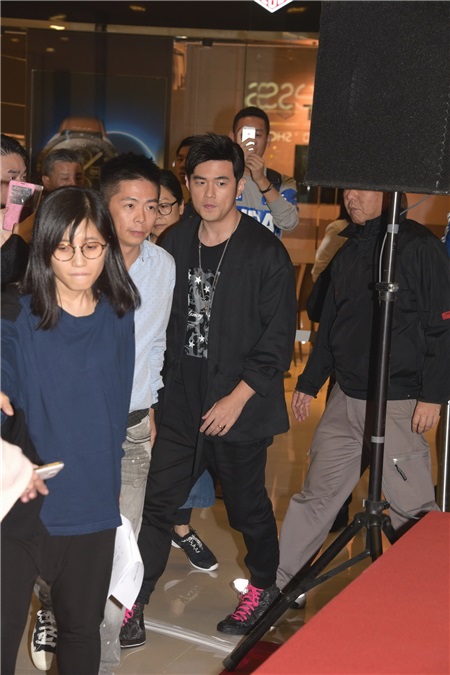 周杰伦、赖雅妍、黄远出席电影《一万公里的约定》首映礼