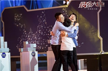 中国选手获胜激动相拥