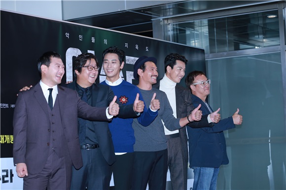 郑雨盛、黄政民、宋仲基等出席电影《阿修罗》红毯仪式