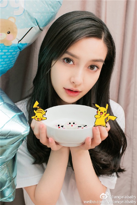 Angelababy油头露脸愿大家节日团圆