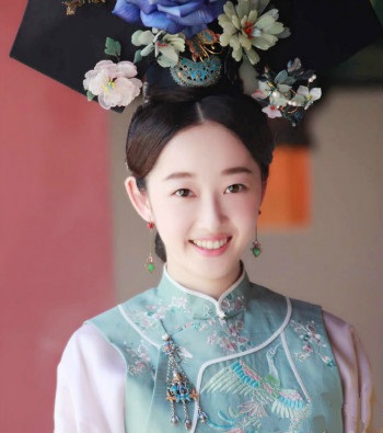 蒋梦婕晒九宫格自拍发福利 网友:美翻了,求嫁