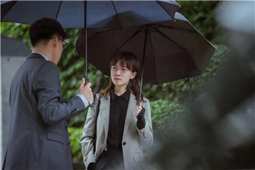《庭外·落水者》火热收官 焦俊艳戏中戏演技广受好评